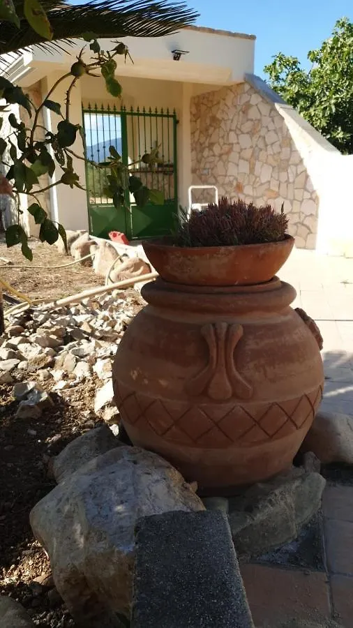 Villa Renzo E Lucia Sant Isidoro  İtalya