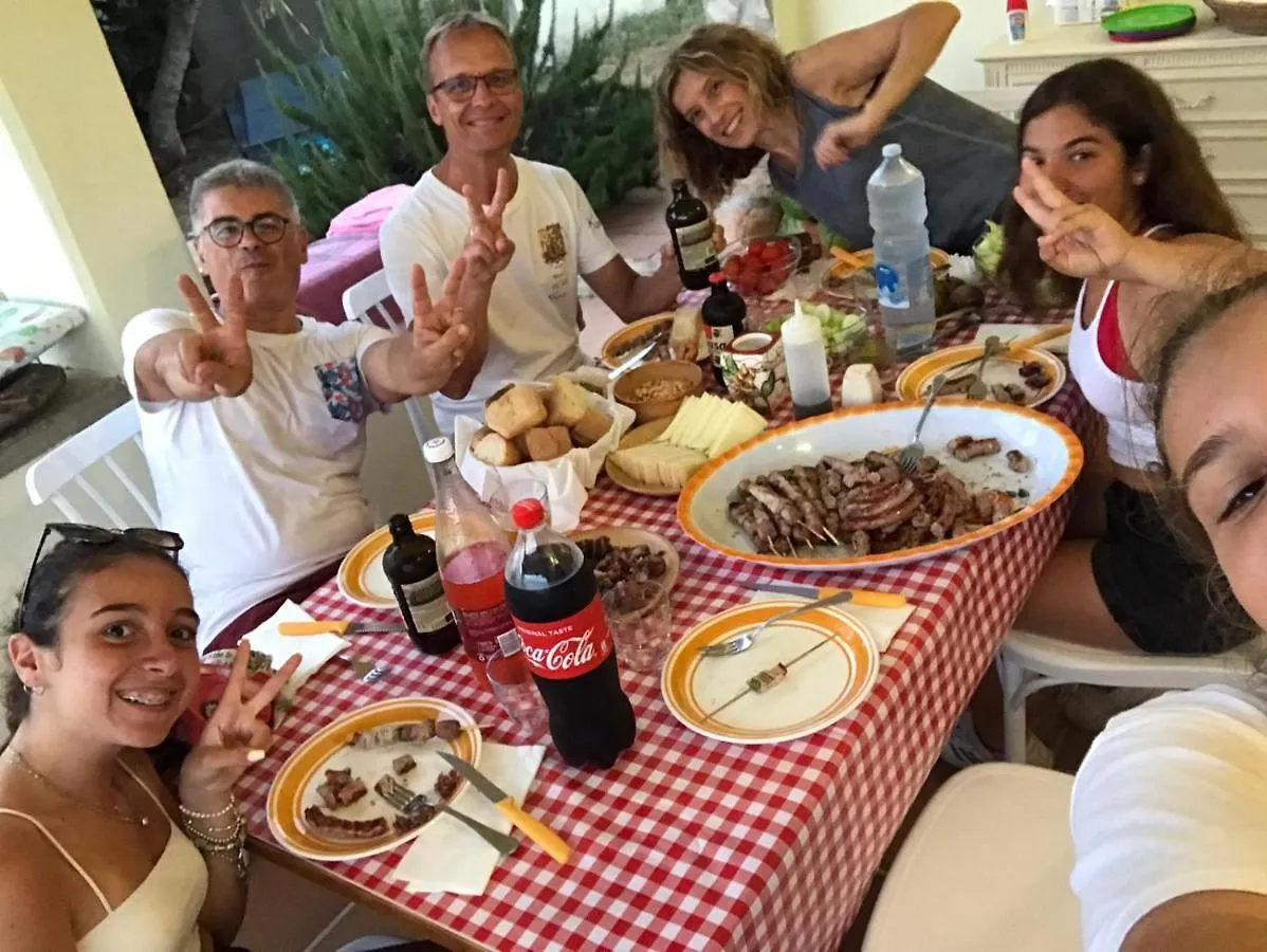 Villa Renzo E Lucia Sant Isidoro  Couette-café
