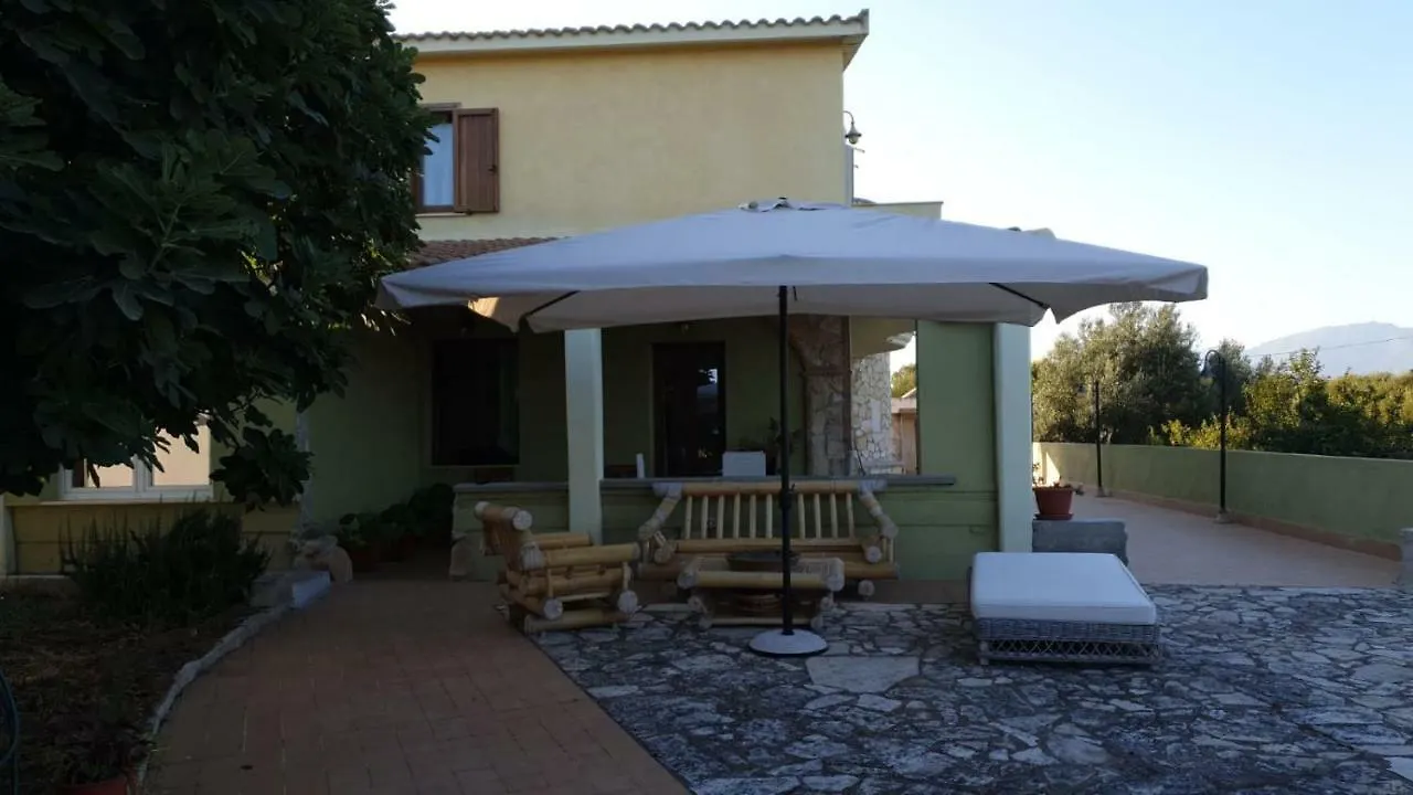 Villa Renzo E Lucia Sant Isidoro  Couette-café